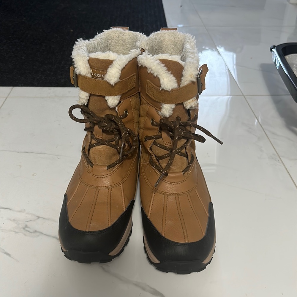UGGS Winter Boots, Koolaburra Line - Adirondack - Size 9 In Very Good Condition